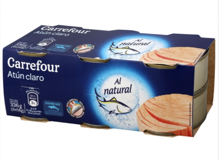 Ensalada de lechuga y tomate con atún en conserva.